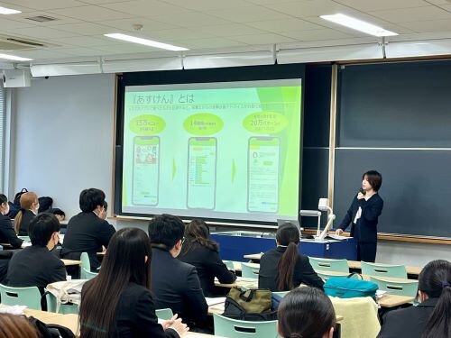 管理栄養学科が給食受託会社から講師を招聘して特別講義を開催しました